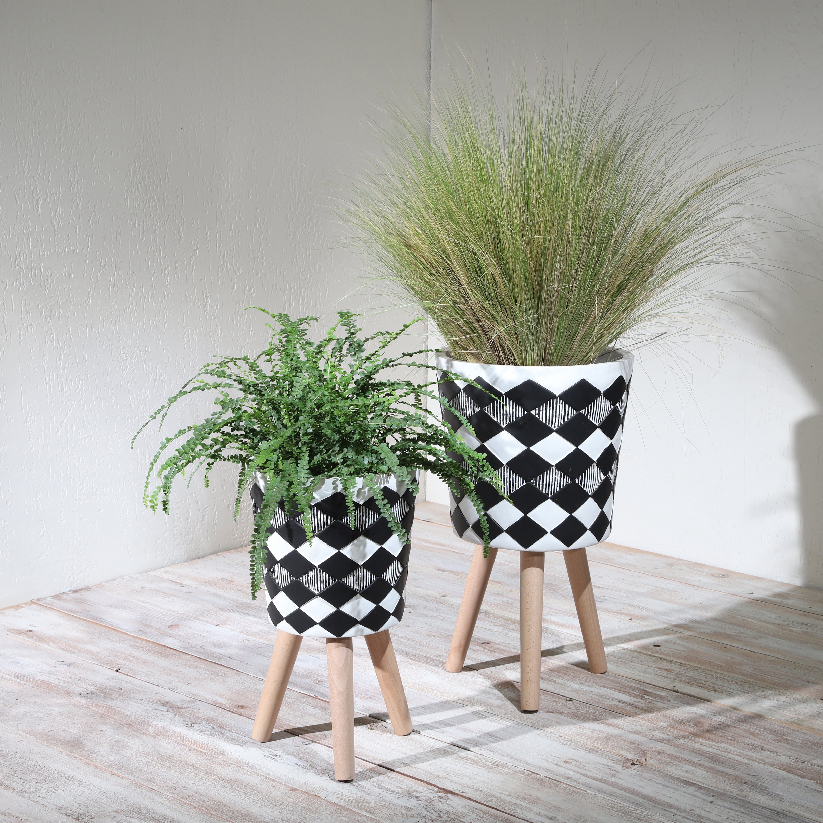 S/2 10/12" DIAMOND PLANTER W/ WOOD LEGS, BLACK(KD)--1