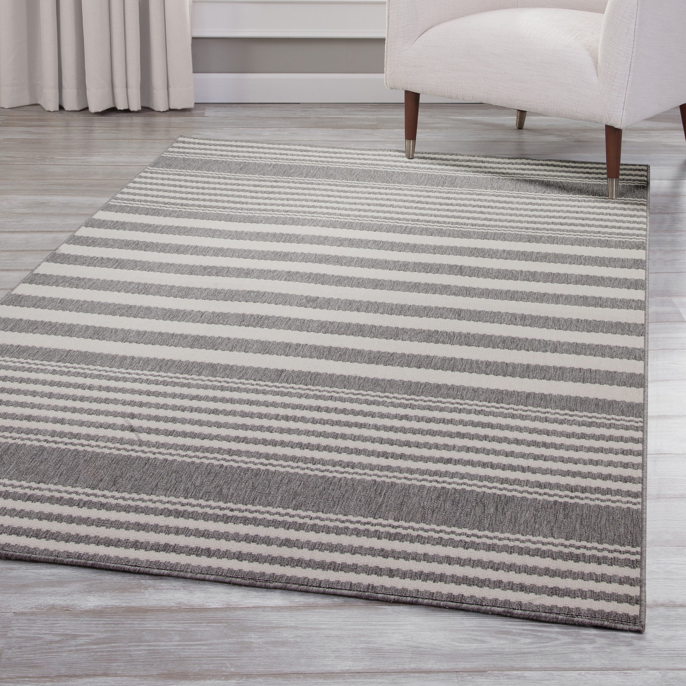 Hampton White and Gray Polypropylene Indoor/ Outdoor Area Rug 8x10--1