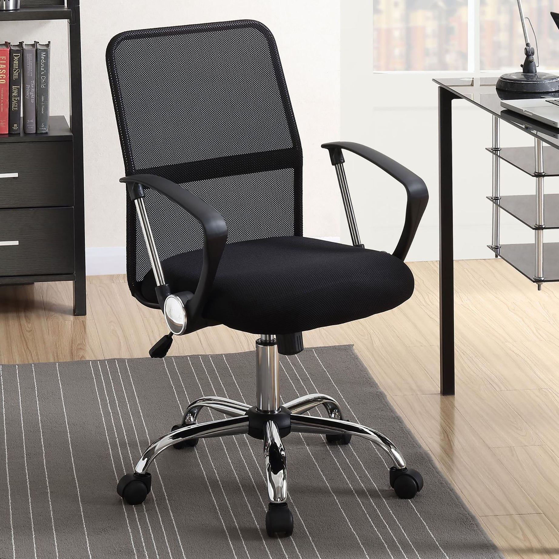 Black Swivel Office Chair with Casters--1