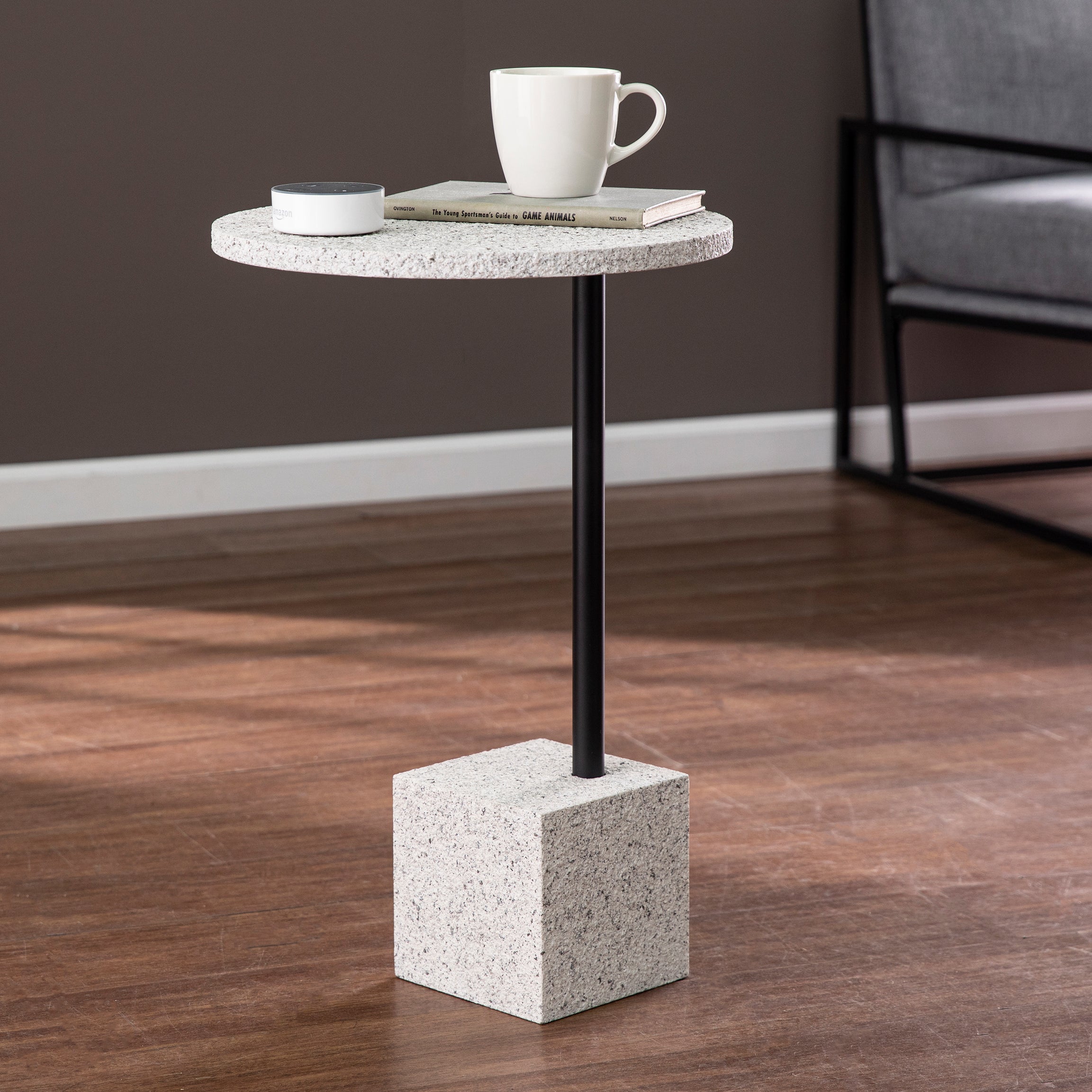 Cromlin Round Accent Table--1